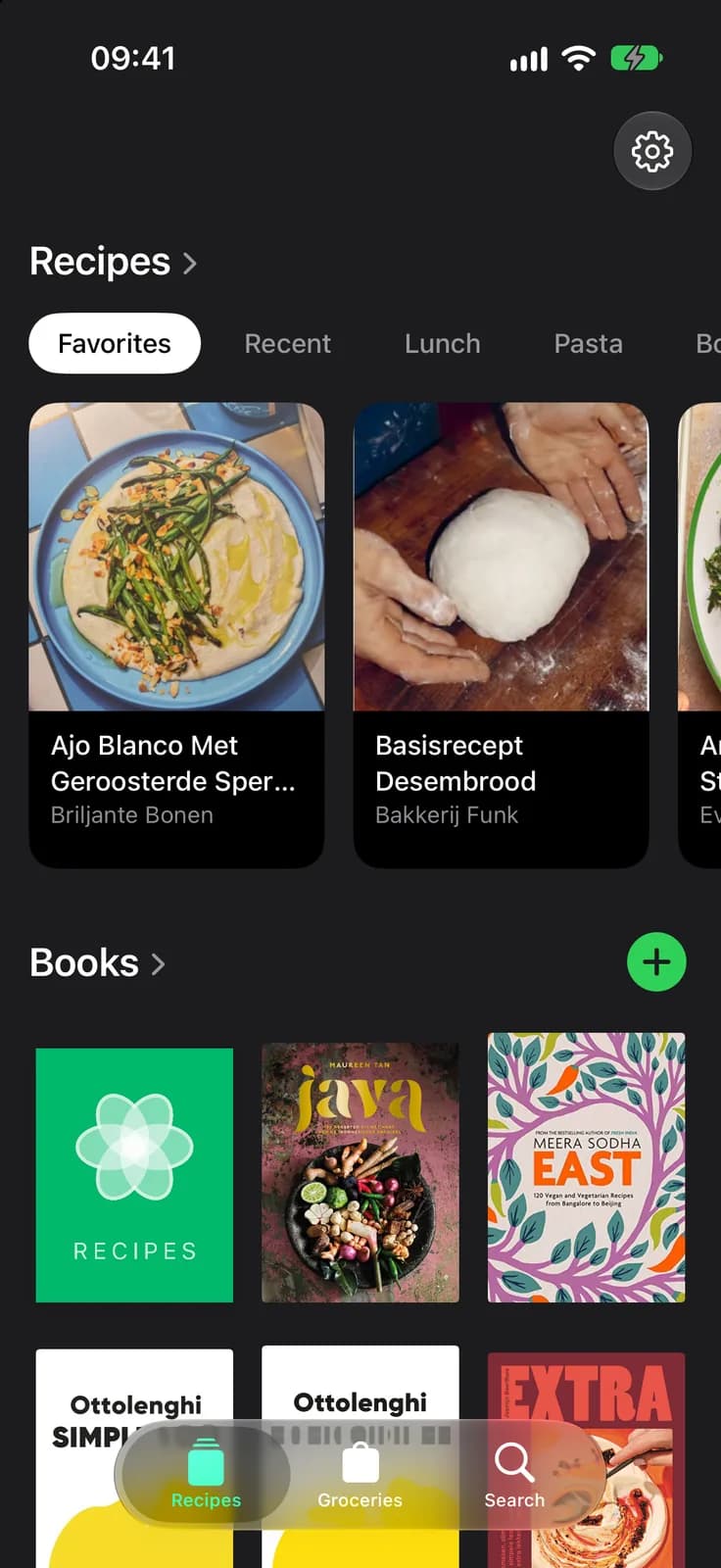 The CookCook library next to Een boek over soep, with its cover, favourite recipes and first chapter