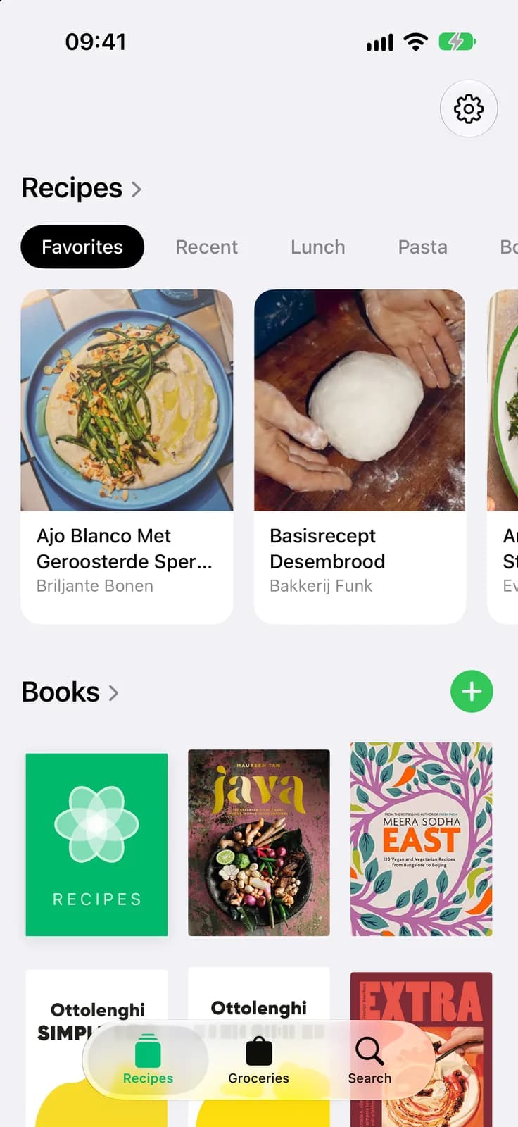 The CookCook library next to Een boek over soep, with its cover, favourite recipes and first chapter