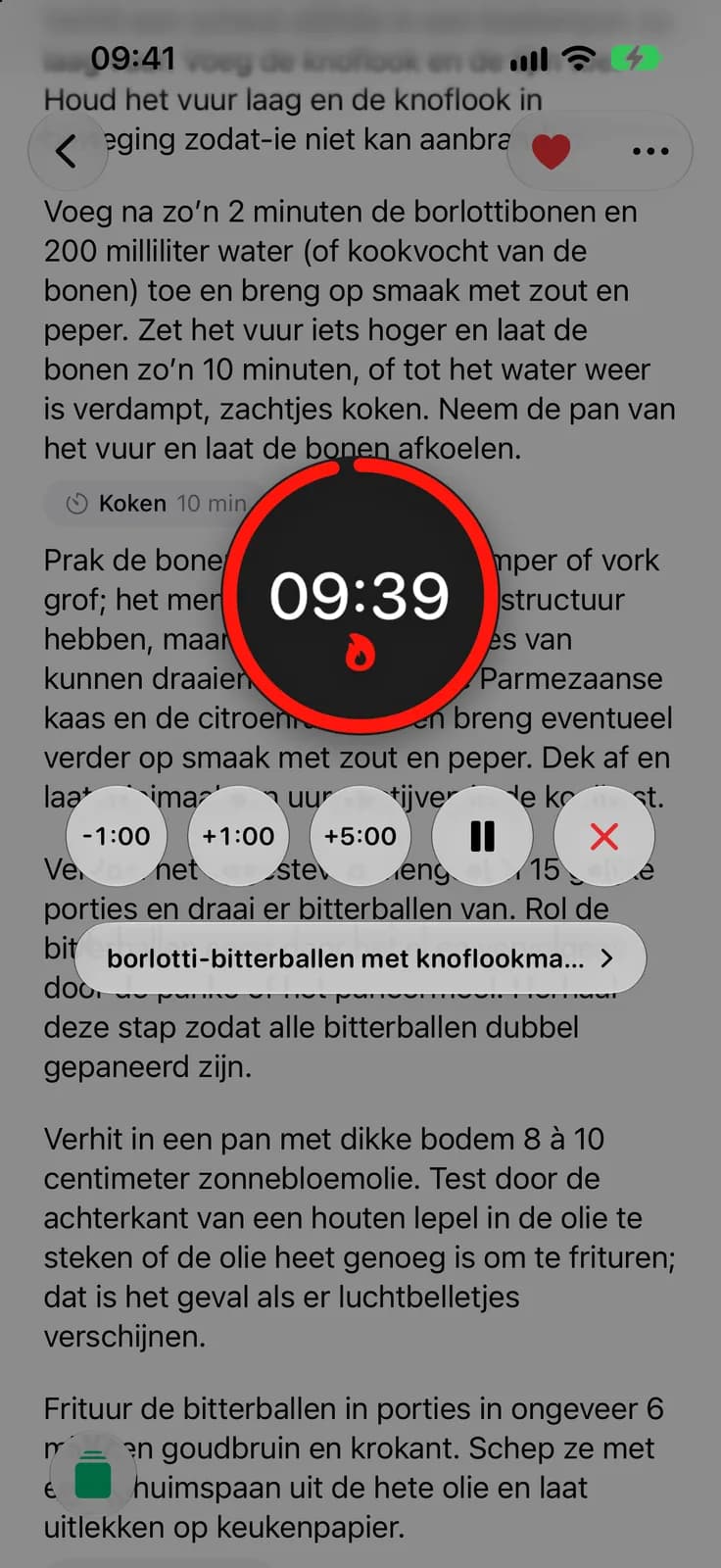 A timer floating over a recipe while browsing the app, next to the same timer as a Live Activity on the Lock Screen